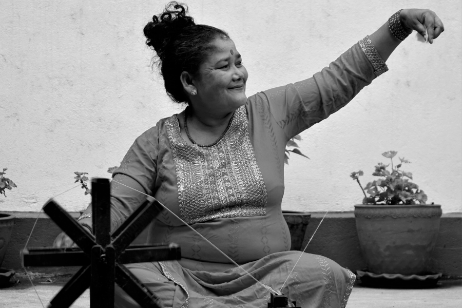 Makers-slider-pge_cosi_textiles_yarn_spinning_weaver_loom_900x600